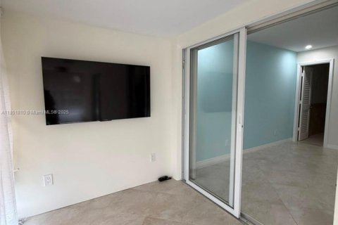 Condo in Stuart, Florida, 2 bedrooms  № 1871424 - photo 26