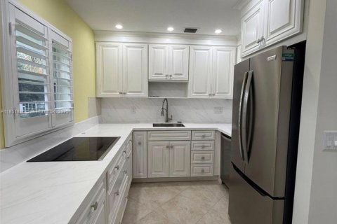 Condo in Stuart, Florida, 2 bedrooms  № 1871424 - photo 5