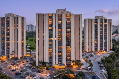 Condo à Aventura, Floride, 2 chambres  № 2410756