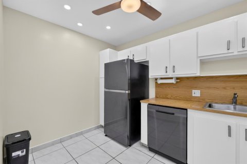 Copropriété à vendre à Aventura, Floride: 2 chambres, 121.98 m2 № 2410756 - photo 17