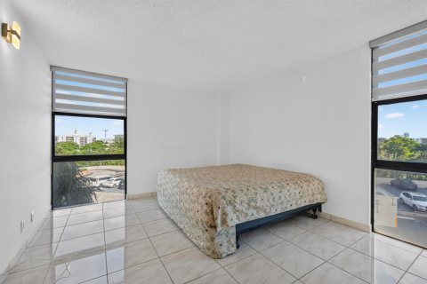 Copropriété à vendre à Aventura, Floride: 2 chambres, 121.98 m2 № 2410756 - photo 12