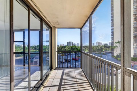 Copropriété à vendre à Aventura, Floride: 2 chambres, 121.98 m2 № 2410756 - photo 23