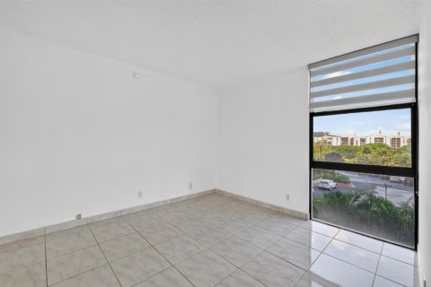 Copropriété à vendre à Aventura, Floride: 2 chambres, 121.98 m2 № 2410756 - photo 4