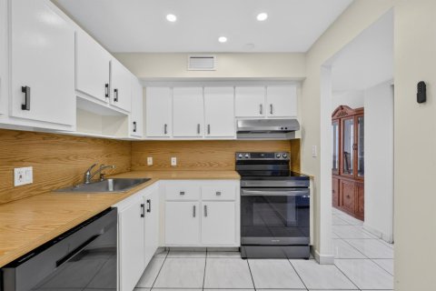 Copropriété à vendre à Aventura, Floride: 2 chambres, 121.98 m2 № 2410756 - photo 16