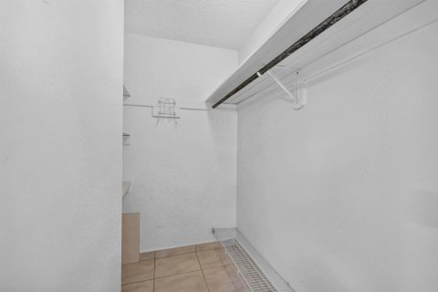 Copropriété à vendre à Aventura, Floride: 2 chambres, 121.98 m2 № 2410756 - photo 14