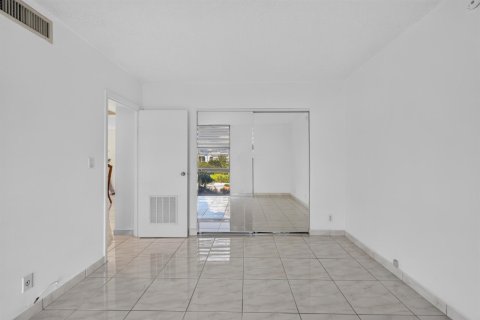 Copropriété à vendre à Aventura, Floride: 2 chambres, 121.98 m2 № 2410756 - photo 6