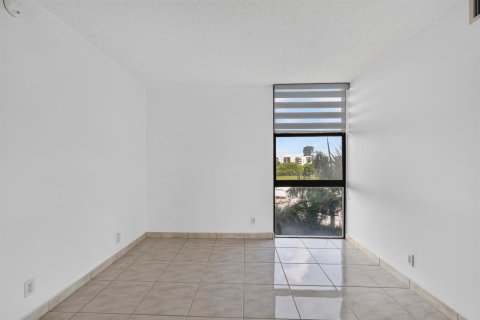Copropriété à vendre à Aventura, Floride: 2 chambres, 121.98 m2 № 2410756 - photo 5