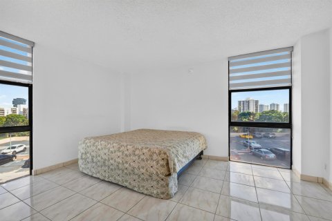 Copropriété à vendre à Aventura, Floride: 2 chambres, 121.98 m2 № 2410756 - photo 11