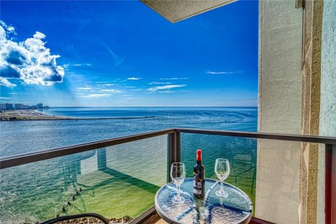 Condominio en alquiler en Clearwater, Florida, 2 dormitorios, 117.43 m2 № 214863 - foto 1