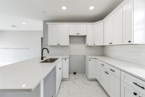 Casa en venta en Lehigh Acres, Florida, 3 dormitorios, 110.37 m2 № 1703842 - foto 5