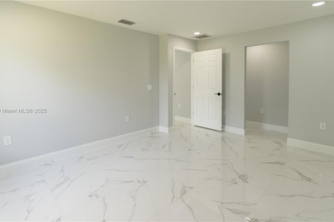 Casa en venta en Lehigh Acres, Florida, 3 dormitorios, 110.37 m2 № 1703842 - foto 14