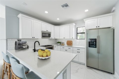 Casa en venta en Lehigh Acres, Florida, 3 dormitorios, 110.37 m2 № 1703842 - foto 2