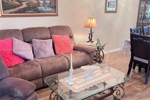 Condo in Margate, Florida, 2 bedrooms  № 1921028 - photo 12
