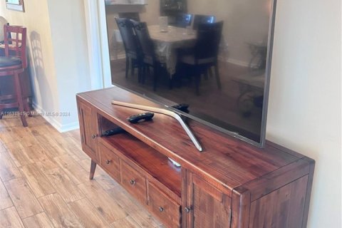 Condo in Margate, Florida, 2 bedrooms  № 1921028 - photo 11