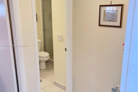 Condo in Margate, Florida, 2 bedrooms  № 1921028 - photo 8