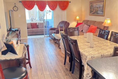 Condo in Margate, Florida, 2 bedrooms  № 1921028 - photo 3
