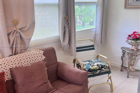Condo in Margate, Florida, 2 bedrooms  № 1921028 - photo 16