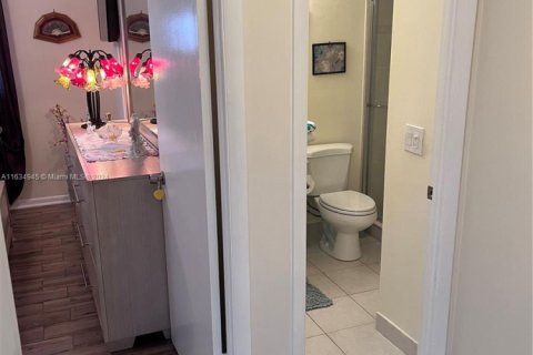 Condo in Margate, Florida, 2 bedrooms  № 1921028 - photo 9