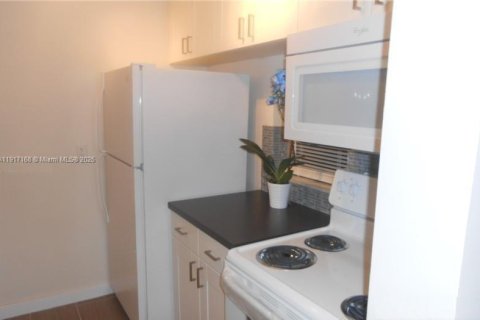 Condo in Miramar, Florida, 2 bedrooms  № 1972280 - photo 4
