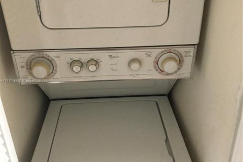 Condo in Miramar, Florida, 2 bedrooms  № 1972280 - photo 12