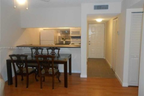 Condo in Miramar, Florida, 2 bedrooms  № 1972280 - photo 7