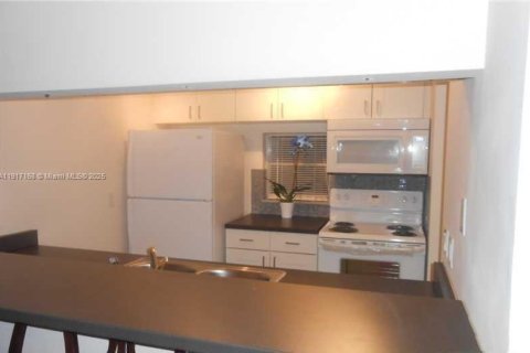 Condo in Miramar, Florida, 2 bedrooms  № 1972280 - photo 2