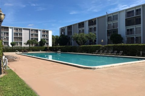 Condo in Miramar, Florida, 2 bedrooms  № 1972280 - photo 13