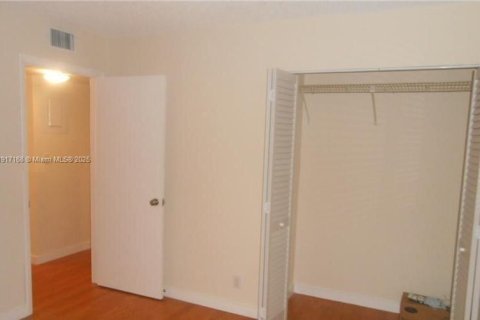 Condo in Miramar, Florida, 2 bedrooms  № 1972280 - photo 11