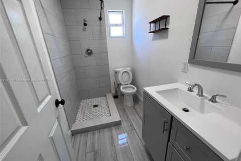 Villa ou maison à louer à Lake Worth, Floride: 2 chambres, 135.27 m2 № 1959849 - photo 11