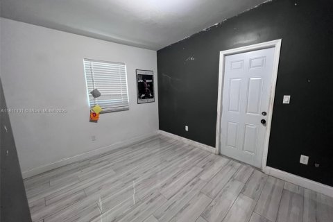 Villa ou maison à louer à Lake Worth, Floride: 2 chambres, 135.27 m2 № 1959849 - photo 7