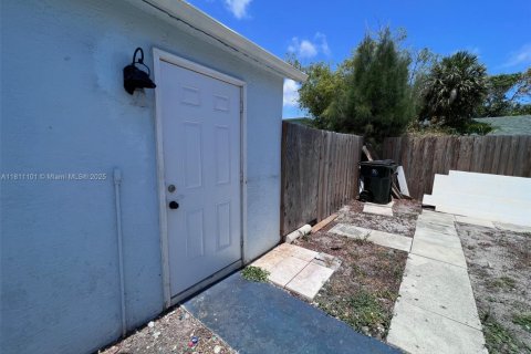 Villa ou maison à louer à Lake Worth, Floride: 2 chambres, 135.27 m2 № 1959849 - photo 15