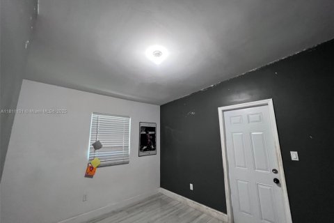 Villa ou maison à louer à Lake Worth, Floride: 2 chambres, 135.27 m2 № 1959849 - photo 8