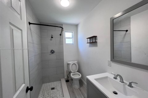 Villa ou maison à louer à Lake Worth, Floride: 2 chambres, 135.27 m2 № 1959849 - photo 12