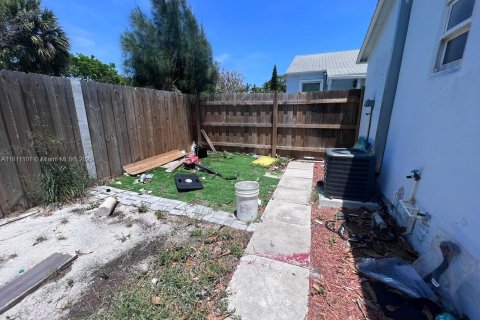 Villa ou maison à louer à Lake Worth, Floride: 2 chambres, 135.27 m2 № 1959849 - photo 13
