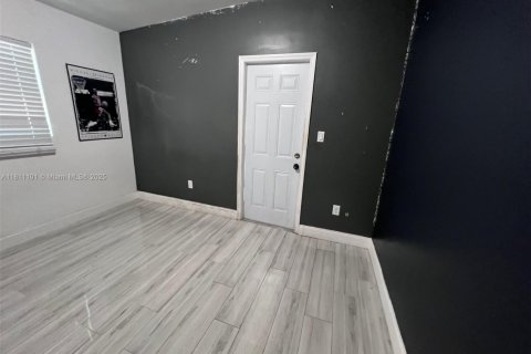 Villa ou maison à louer à Lake Worth, Floride: 2 chambres, 135.27 m2 № 1959849 - photo 9