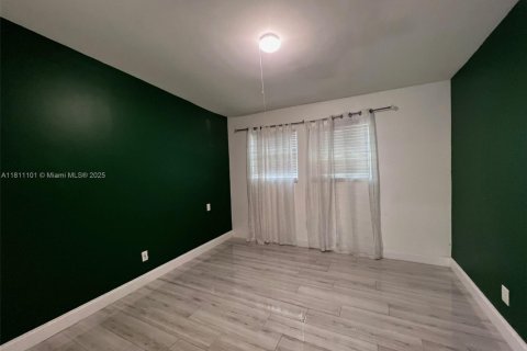 Villa ou maison à louer à Lake Worth, Floride: 2 chambres, 135.27 m2 № 1959849 - photo 6