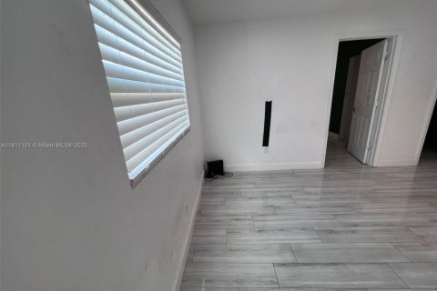 Villa ou maison à louer à Lake Worth, Floride: 2 chambres, 135.27 m2 № 1959849 - photo 4