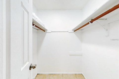 Casa en venta en Deltona, Florida, 4 dormitorios, 178.65 m2 № 2352371 - foto 19