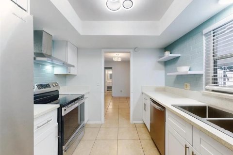 Casa en venta en Deltona, Florida, 4 dormitorios, 178.65 m2 № 2352371 - foto 13