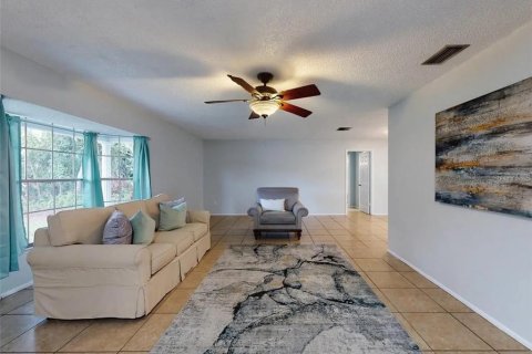 Casa en venta en Deltona, Florida, 4 dormitorios, 178.65 m2 № 2352371 - foto 4