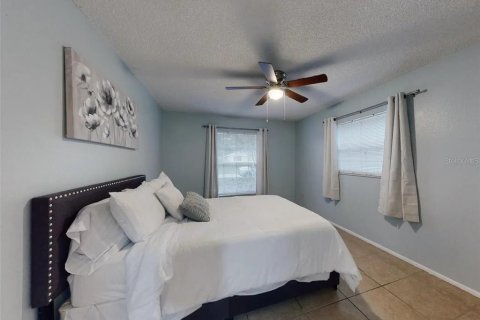 Casa en venta en Deltona, Florida, 4 dormitorios, 178.65 m2 № 2352371 - foto 18