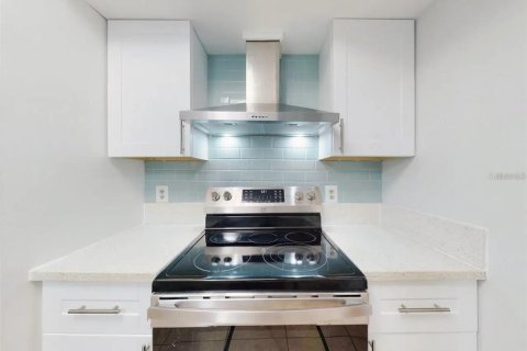 Casa en venta en Deltona, Florida, 4 dormitorios, 178.65 m2 № 2352371 - foto 11