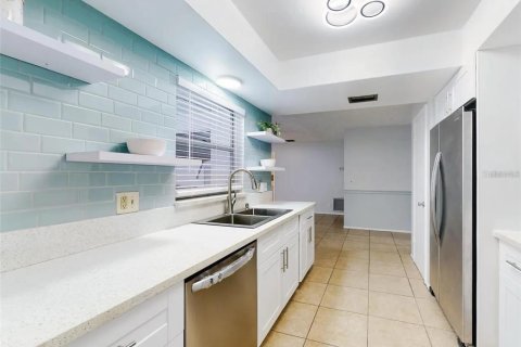 Casa en venta en Deltona, Florida, 4 dormitorios, 178.65 m2 № 2352371 - foto 10