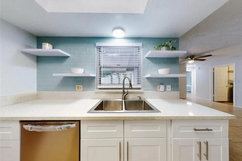 Casa en venta en Deltona, Florida, 4 dormitorios, 178.65 m2 № 2352371 - foto 12