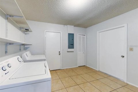 Casa en venta en Deltona, Florida, 4 dormitorios, 178.65 m2 № 2352371 - foto 30