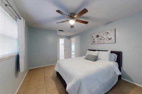 Casa en venta en Deltona, Florida, 4 dormitorios, 178.65 m2 № 2352371 - foto 17