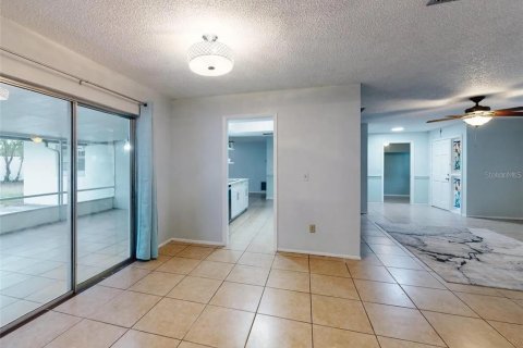 Casa en venta en Deltona, Florida, 4 dormitorios, 178.65 m2 № 2352371 - foto 8