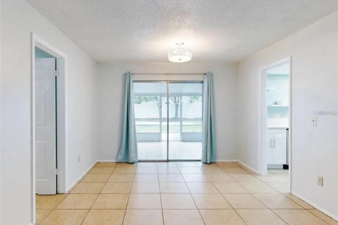 Casa en venta en Deltona, Florida, 4 dormitorios, 178.65 m2 № 2352371 - foto 6