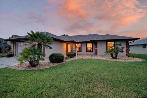 House in Summerfield, Florida 3 bedrooms, 123.56 sq.m. № 2210275