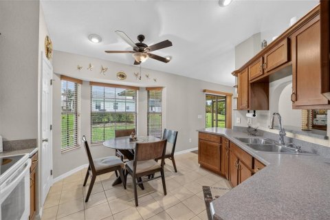 House in Summerfield, Florida 3 bedrooms, 123.56 sq.m. № 2210275 - photo 10